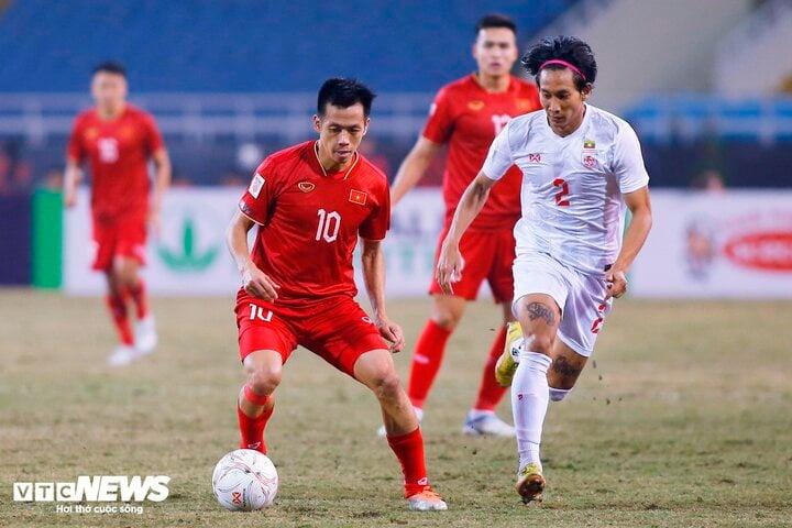 Tuyển Việt Nam vắng Quang Hải, HLV Troussier cần Văn Quyết-2