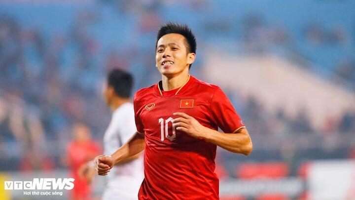 Tuyển Việt Nam vắng Quang Hải, HLV Troussier cần Văn Quyết-1