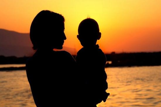 Bài kiểm tra Văn của nữ sinh không còn mẹ khiến cô giáo rơi nước mắt