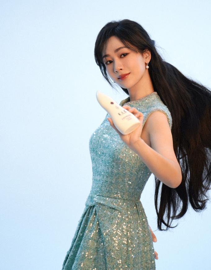Dương Tử bị chỉ trích vì quảng cáo láo, đội tóc giả quảng cáo dầu gội chống rụng tóc-1