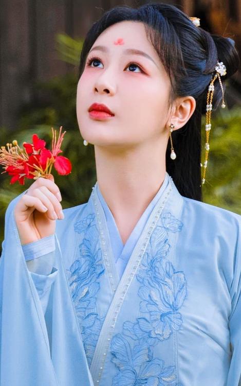 Dương Tử bị chỉ trích vì quảng cáo láo, đội tóc giả quảng cáo dầu gội chống rụng tóc-6