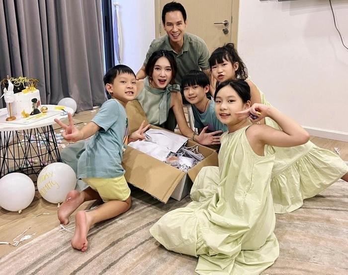 Con gái 10 tuổi nhà Lý Hải - Minh Hà càng lớn càng xinh giống mẹ, rất khéo tay khi làm việc này khiến ai cũng trầm trồ!-1