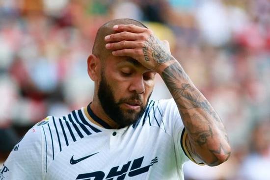 Tòa Tây Ban Nha xét xử Dani Alves tội tấn công tình dục, có thể phạt tù 4-15 năm