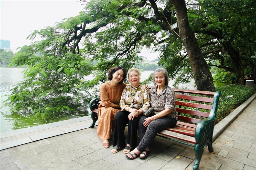 NSƯT sinh được 3 ngọc nữ đẹp bậc nhất màn ảnh Việt, tuổi 85 bán trà đá vỉa hè, sống yên vui-3