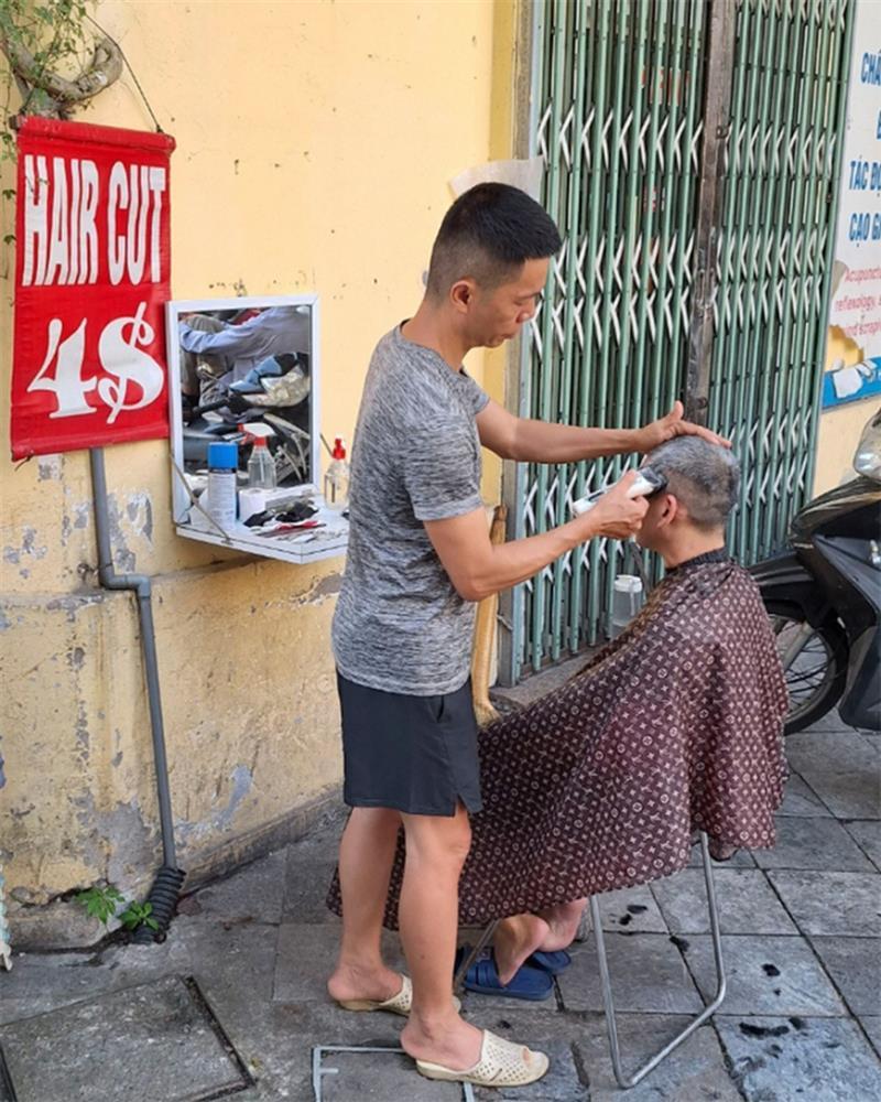 Khách Tây ví Hà Nội như ngôi làng rộng, cuộc sống diễn ra ở vỉa hè-2