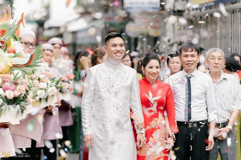 Đám cưới khủng ở Hải Phòng: 23 tráp 46 người bê, dàn ô tô tiền tỷ đón dâu-2