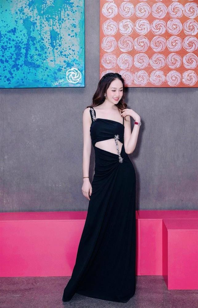 Hương Baby gây sốt với gu thời trang sành điệu, mẹ 3 con vẫn xinh đẹp mơn mởn-1