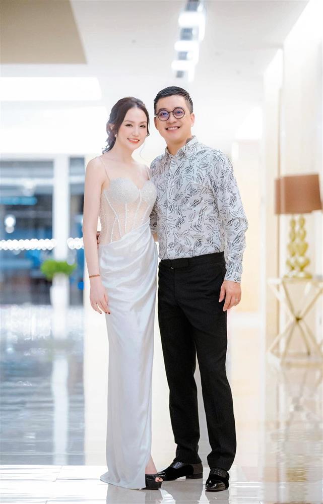 Hương Baby gây sốt với gu thời trang sành điệu, mẹ 3 con vẫn xinh đẹp mơn mởn-4