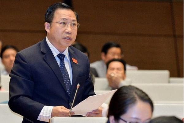 Công an lập biên bản 2 cánh cổng gỗ ngôi nhà ở quê của ông Lưu Bình Nhưỡng-6