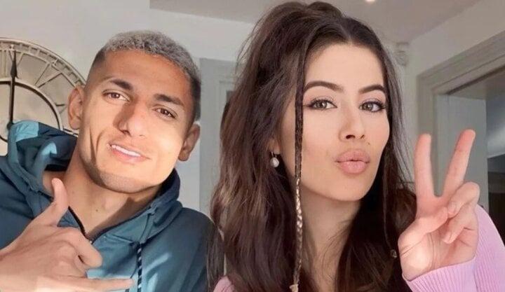 Ngắm mỹ nữ thành thạo 5 ngôn ngữ, chuyên dạy sao bóng đá nổi tiếng-5