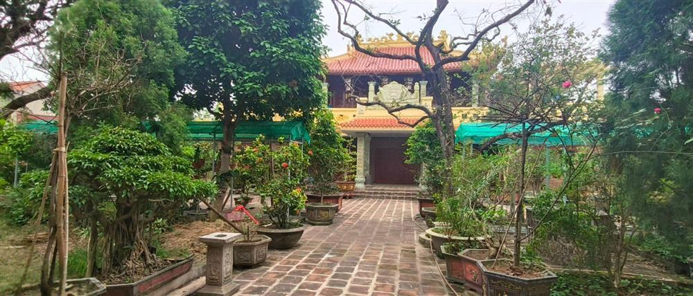 Công an lập biên bản 2 cánh cổng gỗ ngôi nhà ở quê của ông Lưu Bình Nhưỡng-4