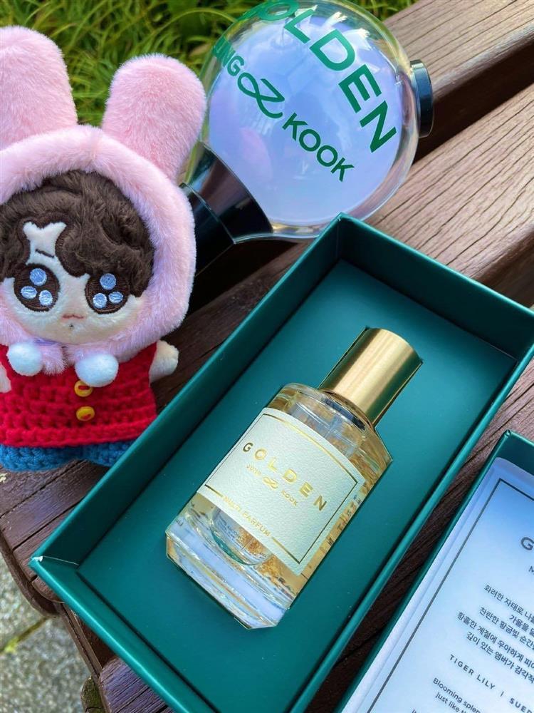 Jung Kook tặng fan nước hoa chứa vảy vàng 24K-1