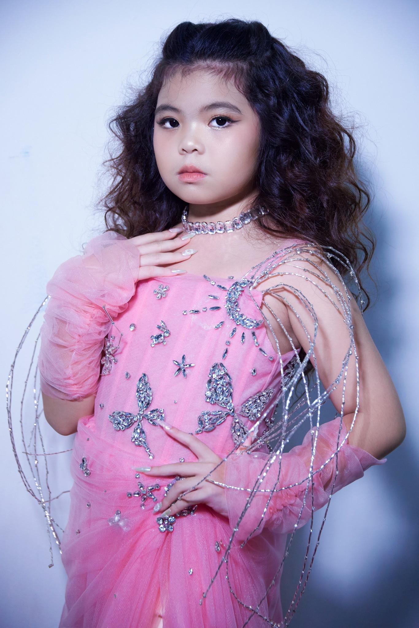 Mẫu nhí Emily Huỳnh không vì chạy show mà lơ là việc học-4