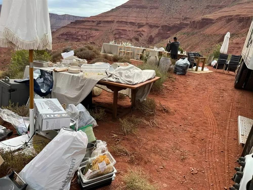 Hoa hậu và triệu phú bị chỉ trích vì hủy hoại thiên nhiên trong lễ cưới-3