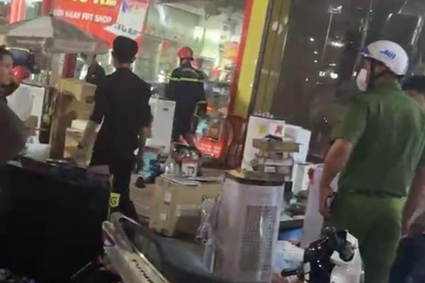 Lửa bốc cháy nghi ngút trong ngôi nhà bán trái cây ở Đồng Nai-2