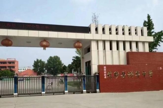 Thảm kịch giẫm đạp tranh nhau đi vệ sinh khiến nam sinh tử vong-1