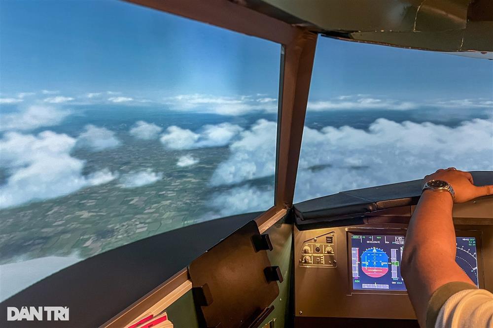 Người Hà Nội chi tiền triệu lái máy bay Airbus cảm giác rung lắc như thật-2