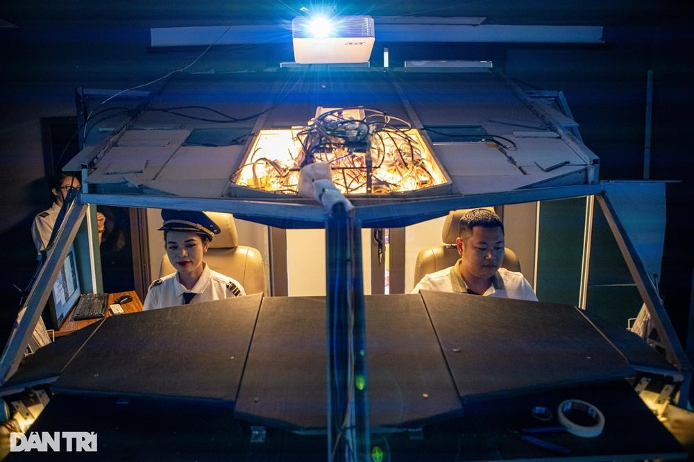 Người Hà Nội chi tiền triệu lái máy bay Airbus cảm giác rung lắc như thật-3