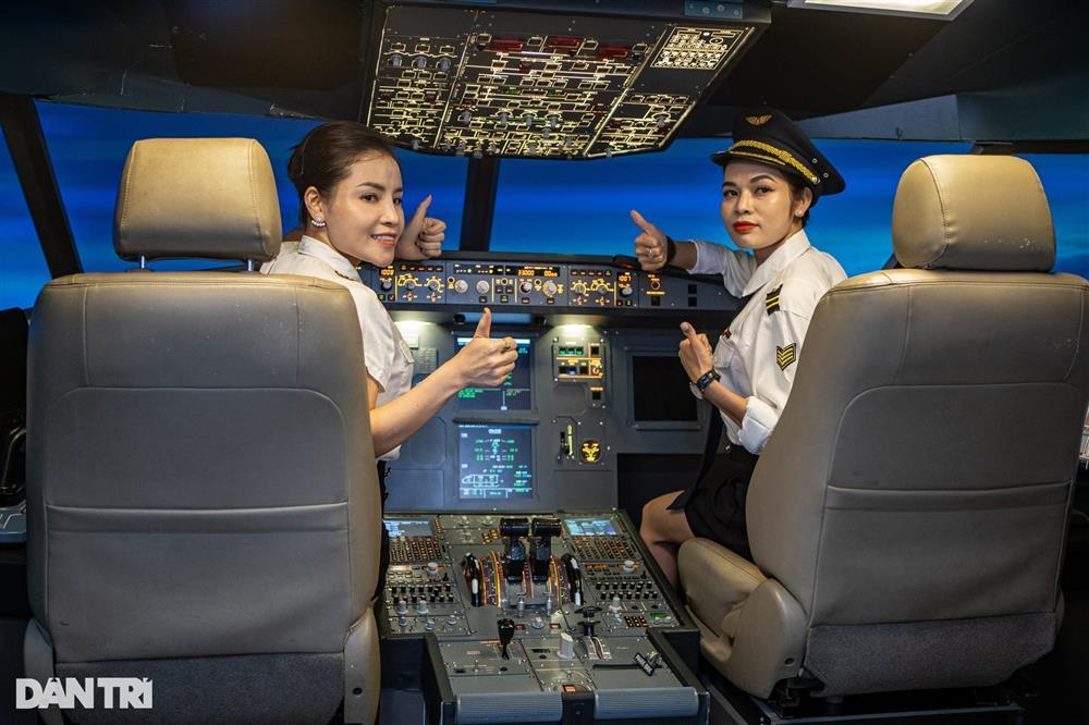 Người Hà Nội chi tiền triệu lái máy bay Airbus cảm giác rung lắc như thật-4