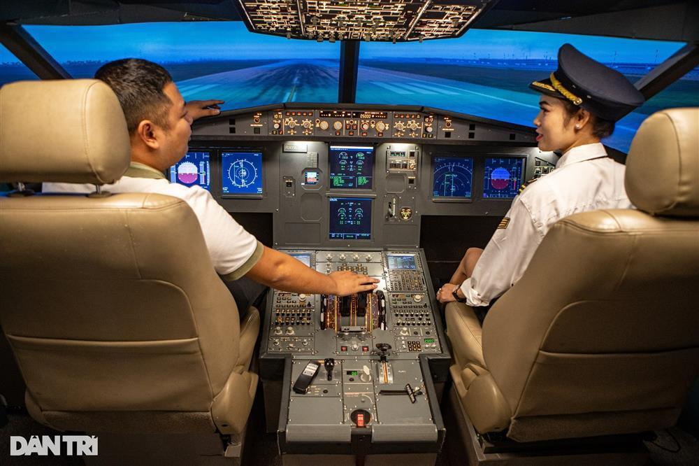 Người Hà Nội chi tiền triệu lái máy bay Airbus cảm giác rung lắc như thật-6
