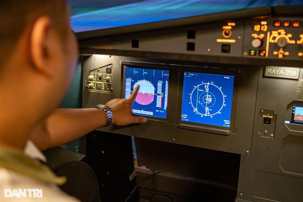 Người Hà Nội chi tiền triệu lái máy bay Airbus cảm giác rung lắc như thật-8