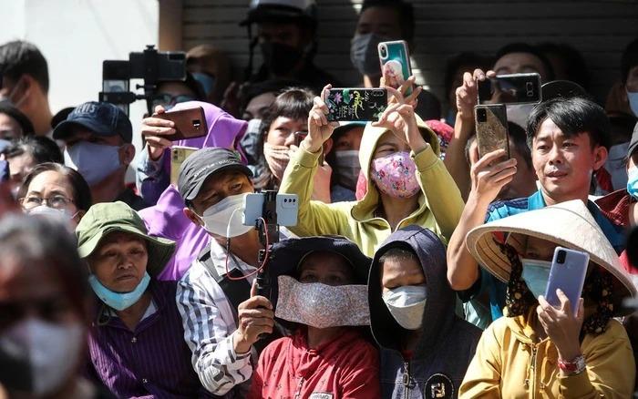 TikToker Việt bất chấp câu view, náo loạn từ cõi mạng đến thảm đỏ-4