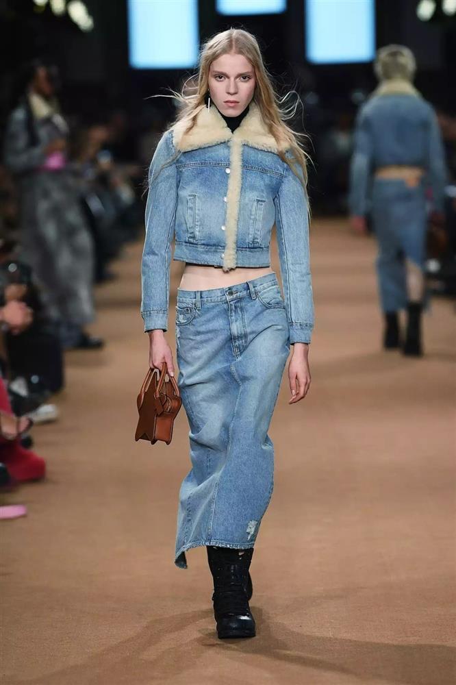 Bí kíp giúp các cô gái trông sành điệu khi mặc váy denim-7