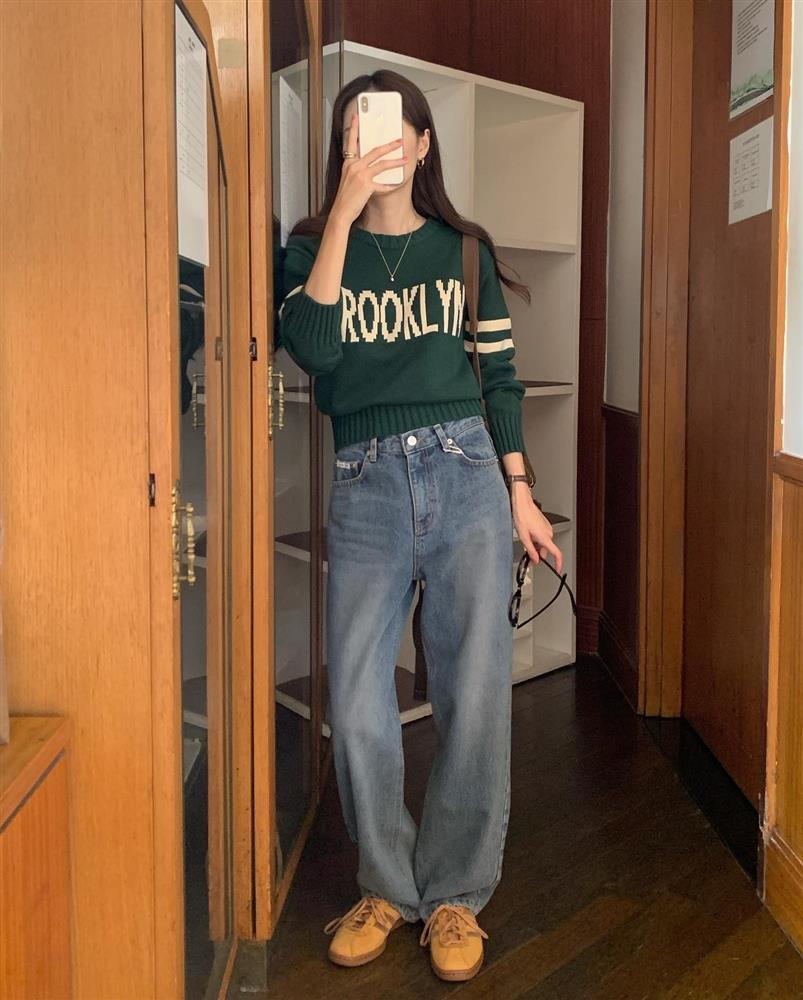 5 cách mặc áo len tối màu sang trọng mà vẫn hack tuổi-3