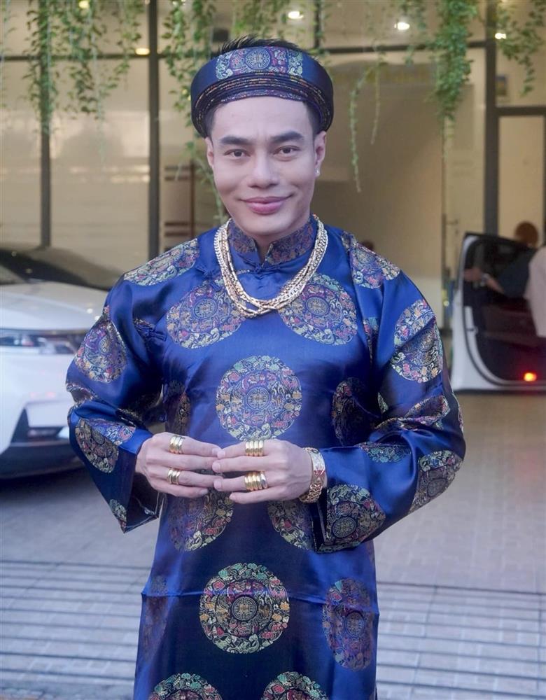 Đám cưới Puka - Gin Tuấn Kiệt ở miền Tây: MC Lê Dương Bảo Lâm chiếm spotlight vì đeo nhiều vàng-2