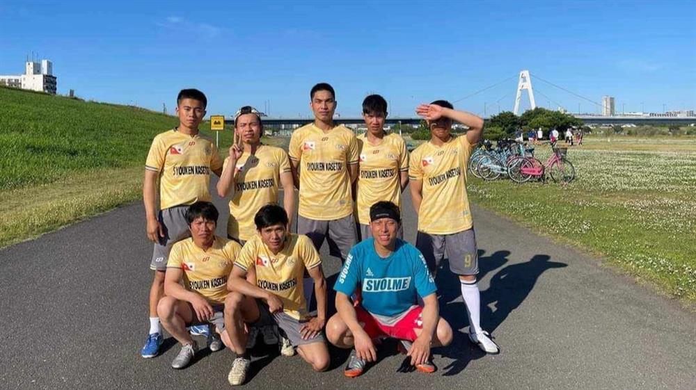 Nhặt được ví người Nhật đánh rơi, hai công nhân Việt đạp xe đến trả tận nhà-1