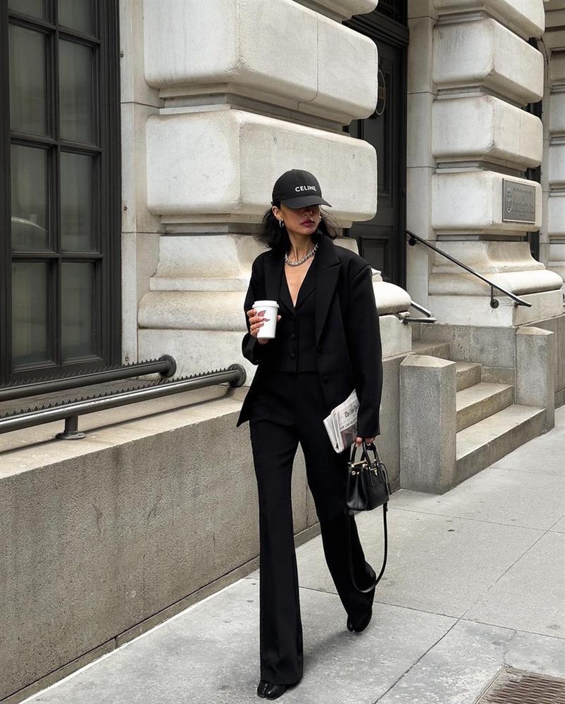 Blogger Mỹ chứng minh mua blazer đen là đỉnh cao tiết kiệm: 1 mẫu mix được 10 bộ-10