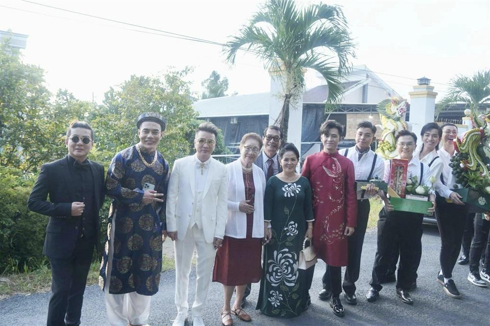 Gin Tuấn Kiệt mang 500 triệu đồng tiền mặt, 20 cây vàng (1,4 tỷ đồng) đến rước Puka-2