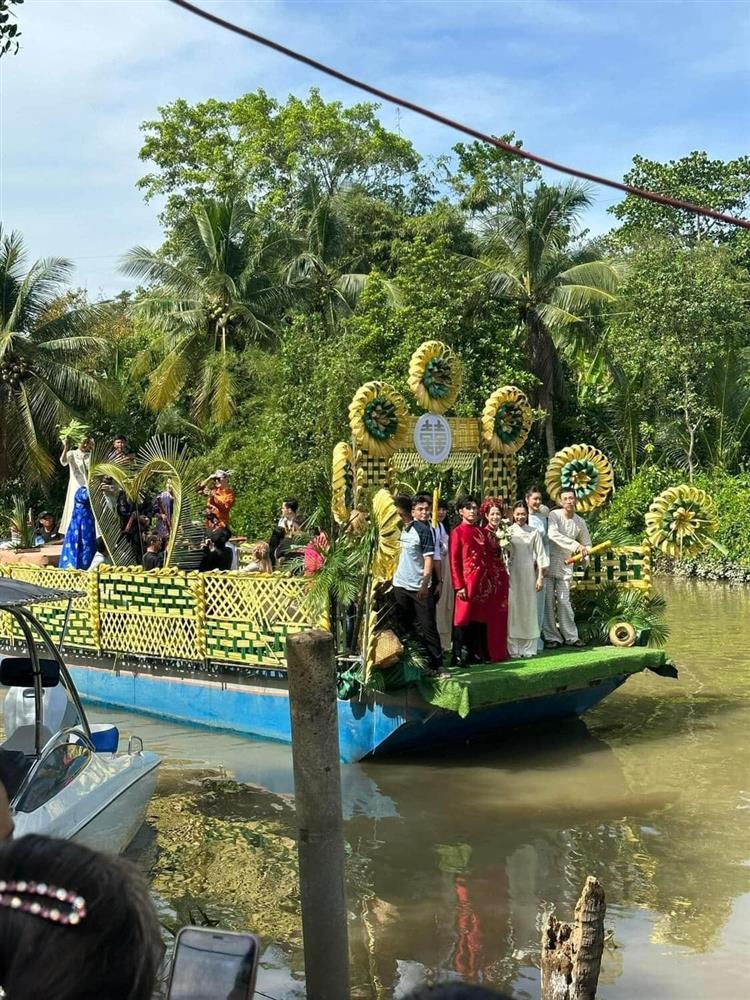 Gin Tuấn Kiệt mang 500 triệu đồng tiền mặt, 20 cây vàng (1,4 tỷ đồng) đến rước Puka-13