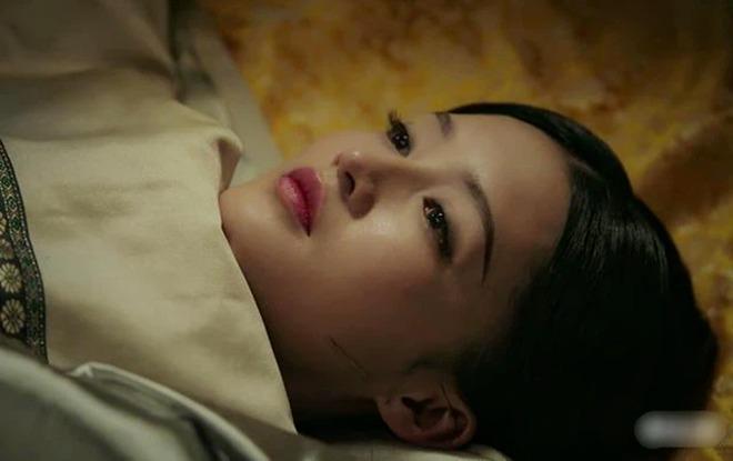 Mỗi lần hoàng đế sủng ái phi tần, thái giám thắp một nén nhang để làm gì?-2