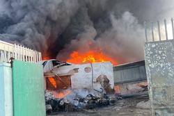 Cháy lớn ở công ty sản xuất cơ khí, nhiều tài sản bị thiêu rụi