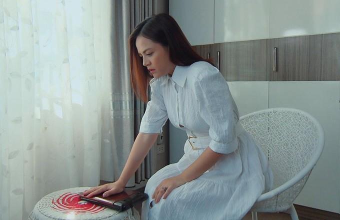 My sói bầu 3 tháng mà vẫn như không, mặc toàn váy hờ hững khoe body nuột nà-7