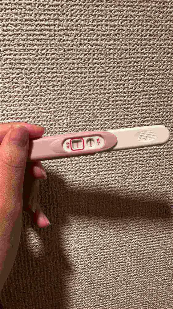 My sói bầu 3 tháng mà vẫn như không, mặc toàn váy hờ hững khoe body nuột nà-1