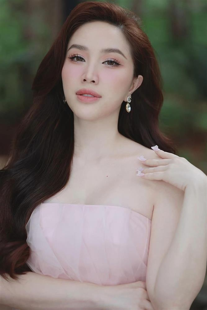 Vợ chồng Bảo Thy trốn con hẹn hò kỷ niệm 4 năm cưới, nhìn khung ảnh hạnh phúc biết ai là nóc nhà-4