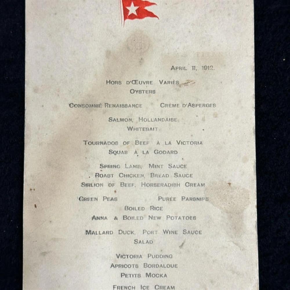 Khách ở khoang hạng nhất trên tàu Titanic trước khi bị đắm được ăn gì?-2