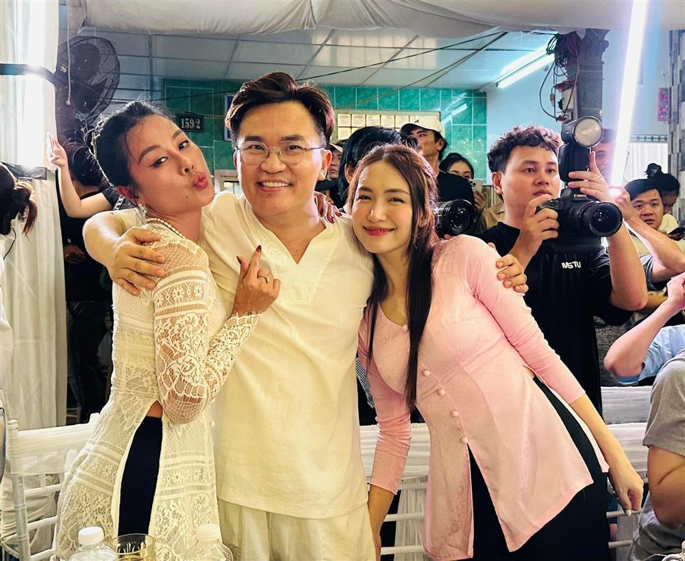 Hòa Minzy trèo cây, đội thùng bia tại đám cưới Puka - Gin Tuấn Kiệt-2