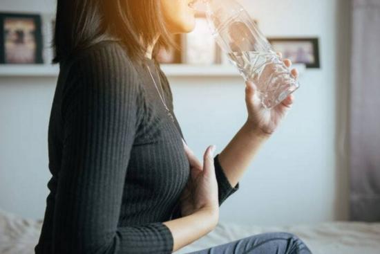 Uống nước buổi sáng cực tốt, nhưng cần lưu ý 3 điểm này, tránh mất hết tác dụng