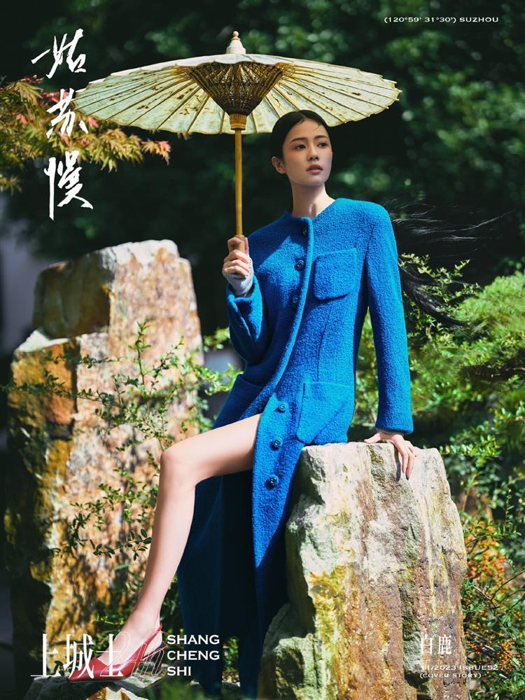 Bạch Lộc nhợt nhạt trên bìa tạp chí, tạo hình đậm chất Trung Hoa nhưng lỡ đắc tội với makeup-1