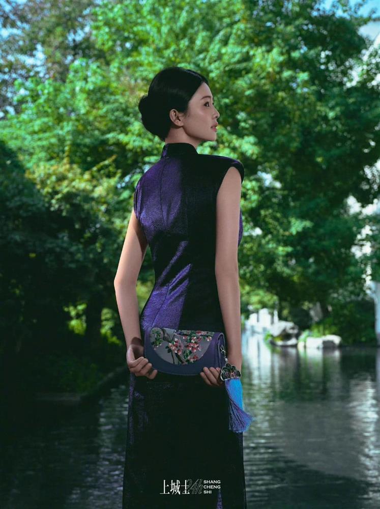 Bạch Lộc nhợt nhạt trên bìa tạp chí, tạo hình đậm chất Trung Hoa nhưng lỡ đắc tội với makeup-4