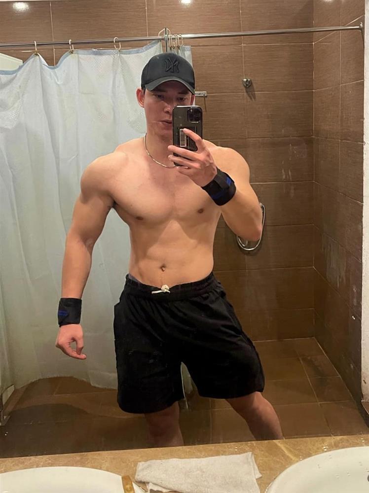 Phi công chuyên đào mỏ của VTV là mỹ nam cao 1m84, được người đẹp đình đám cầu hôn-5