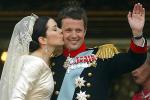 Nụ hôn của tân Quốc vương và Hoàng hậu Đan Mạch-3
