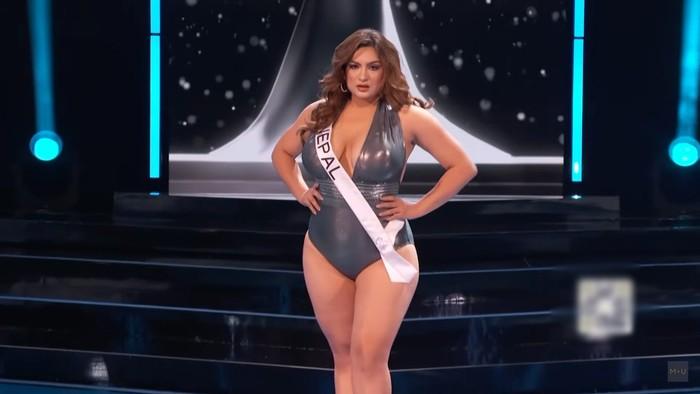 Thí sinh Miss Universe 3 vòng mũm mĩm mặc áo tắm trên sóng trực tiếp gây phấn khích-1