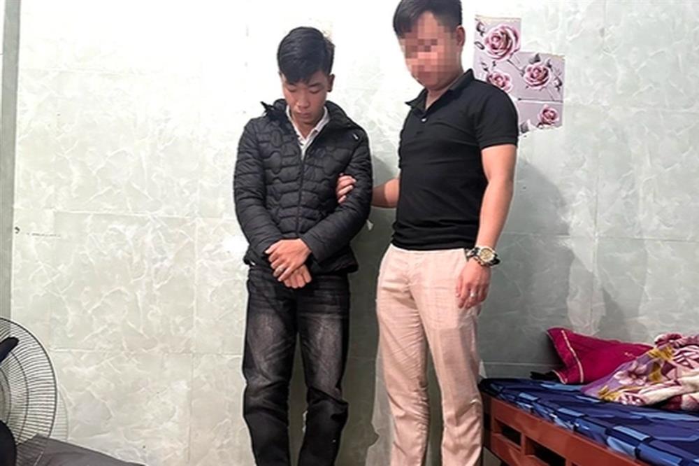 Bắt tạm giam thanh niên trộm 13kg bạc ở cửa hàng vàng-1