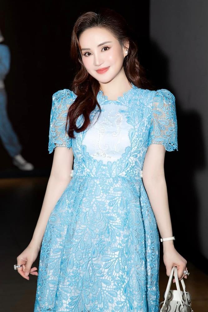 Vy Oanh sau ồn ào: Bình yên bên gia đình, nhan sắc đời thường gây chú ý-12