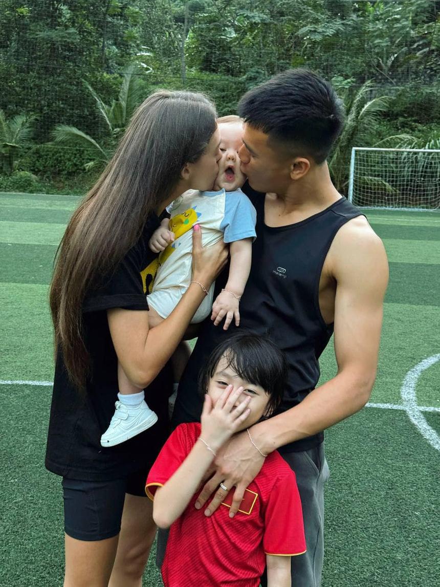 Cách hội cầu thủ nổi tiếng tuyển Việt Nam thể hiện tình yêu với nửa kia-4