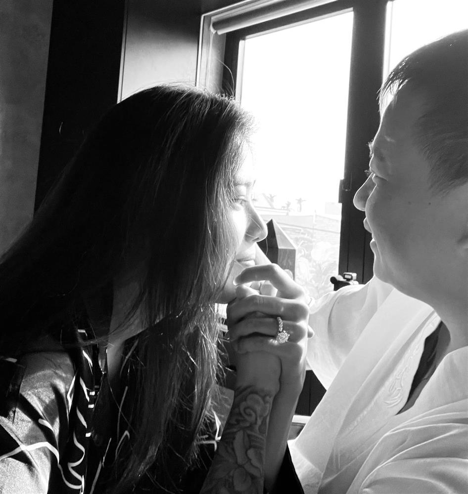 Lộ diện người đàn ông được Nam Em công khai gọi chồng, vừa trao nhẫn kim cương ẩn ý sắp kết hôn?-7